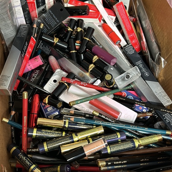 HOT LIPS lot of 5 assorted MYSTERY makeup totally kissable lipstick gloss - Picture 7 of 7